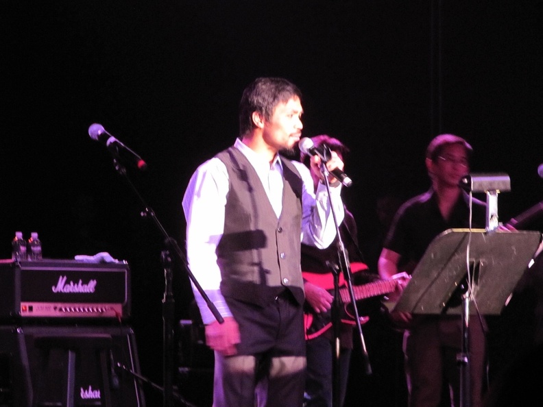 Manny_in_concert_Lake_Tahoe_165.jpg
